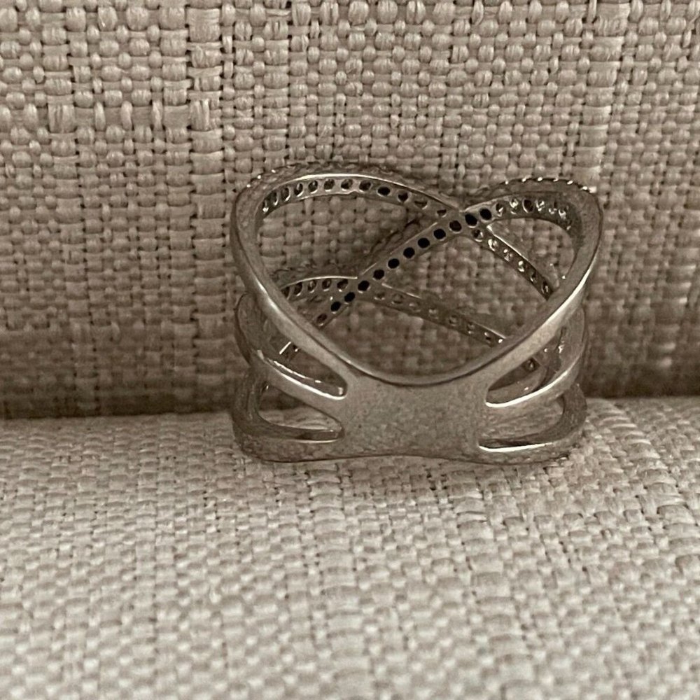 Women Rings Silver Tone Crystal accent Fashion Jewelry Ring Size 8 Unbranded - Picture 6 of 12